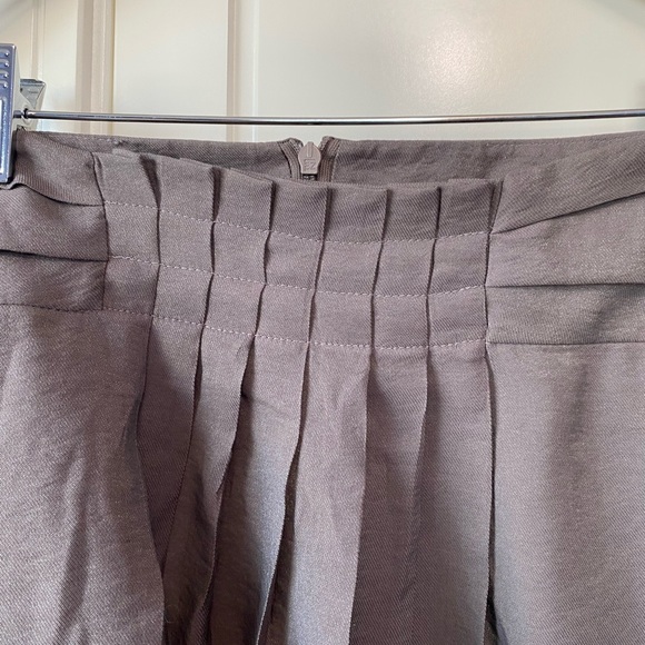 Cute brownish khaki skirt from Simons - Picture 2 of 8